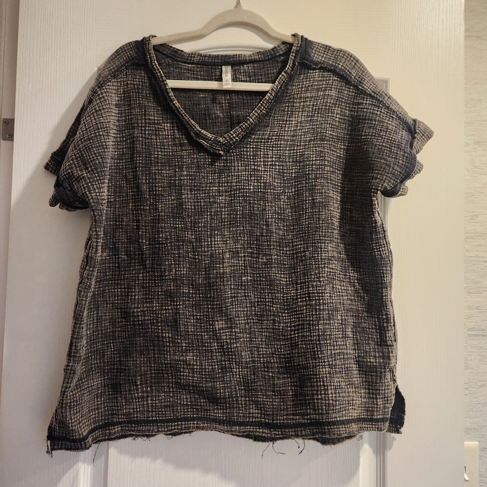 Zenana Outfitters Casual Acid Waah V-Neck Top Size S Euc